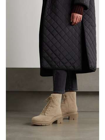 STUART WEITZMAN Nisha Chill Schnürstiefel aus Shearling