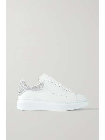 ALEXANDER MCQUEEN Sneakers aus Leder mit Besatz mit Glitter-Finish und überstehender Sohle