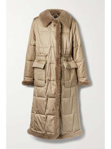 AKRIS Steppmantel aus Shell aus einer Maulbeerseidenmischung mit Shearling-Besatz