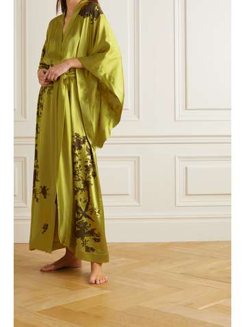 CARINE GILSON Kimono aus bedrucktem Seidensatin mit Bindegürtel