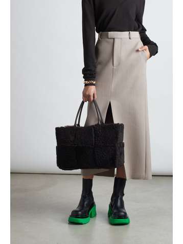 BOTTEGA VENETA Sac à main en peau lainée intrecciato Arco Medium
