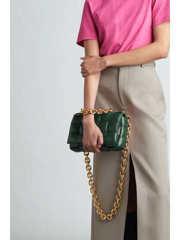 BOTTEGA VENETA Sac porté épaule en cuir glacé intrecciato matelassé à chaîne Cassette
