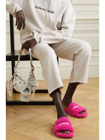 BALENCIAGA Furry Pantoletten aus Shearling-Imitat mit Logostickerei