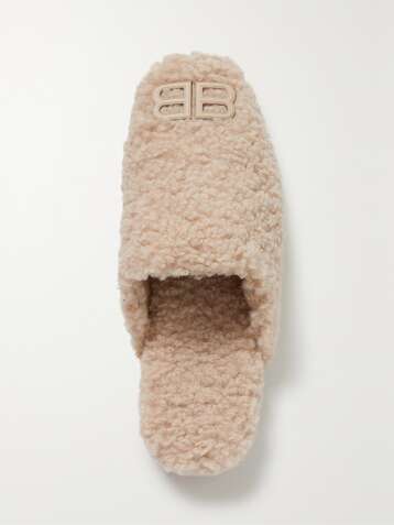 BALENCIAGA Cosy BB Slippers aus recyceltem Shearling-Imitat mit Logodetail