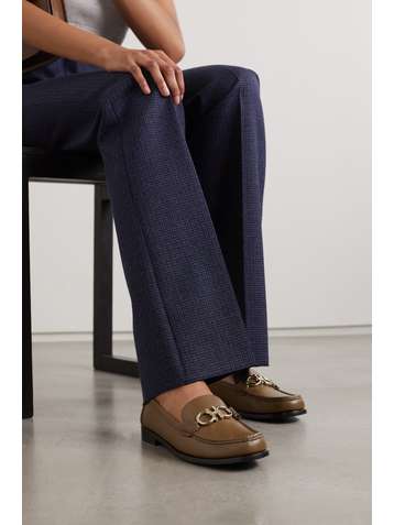 SALVATORE FERRAGAMO Loafers aus Leder mit Verzierung