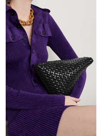 BOTTEGA VENETA Triangle Clutch aus Intrecciato-Lackleder