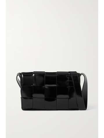 BOTTEGA VENETA Cassette Schultertasche aus Intrecciato-Lackleder