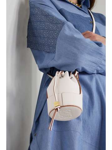 LOEWE Balloon nano Beuteltasche aus Leder