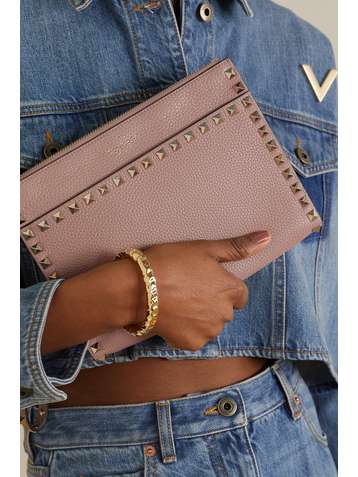 VALENTINO Pochette en cuir texturé Rockstud Valentino Garavani