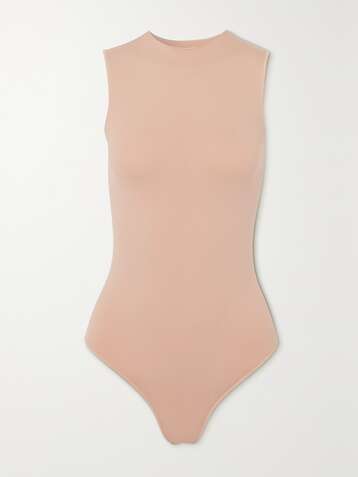 SKIMS Essential Crew Neck Long Sleeve Bodysuit – Sandstone – String-Body mit Rundhalsausschnitt