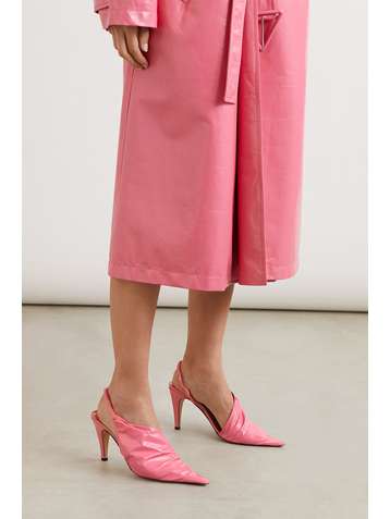 BOTTEGA VENETA Slingback-Pumps aus Glanzleder in Knitteroptik