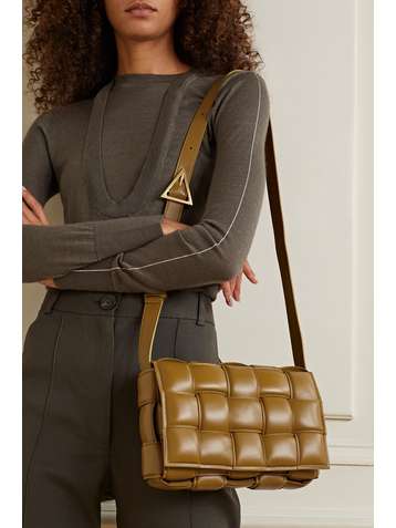 BOTTEGA VENETA Cassette gepolsterte Schultertasche aus Intrecciato-Leder
