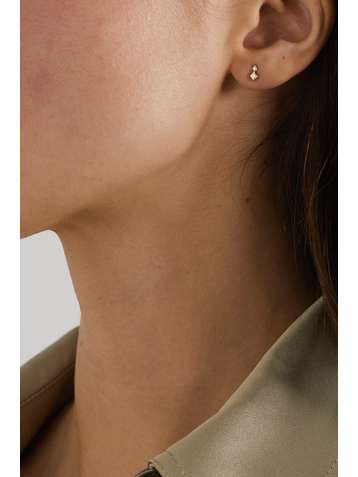 STONE AND STRAND Gold diamond earrings