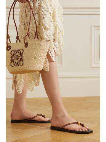 LOEWE + Paula's Ibiza Dice Zehensandalen aus Leder mit Verzierung