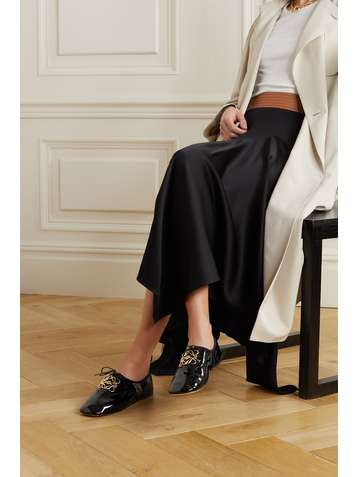 LOEWE Flache Schuhe aus Lackleder mit Logoverzierung