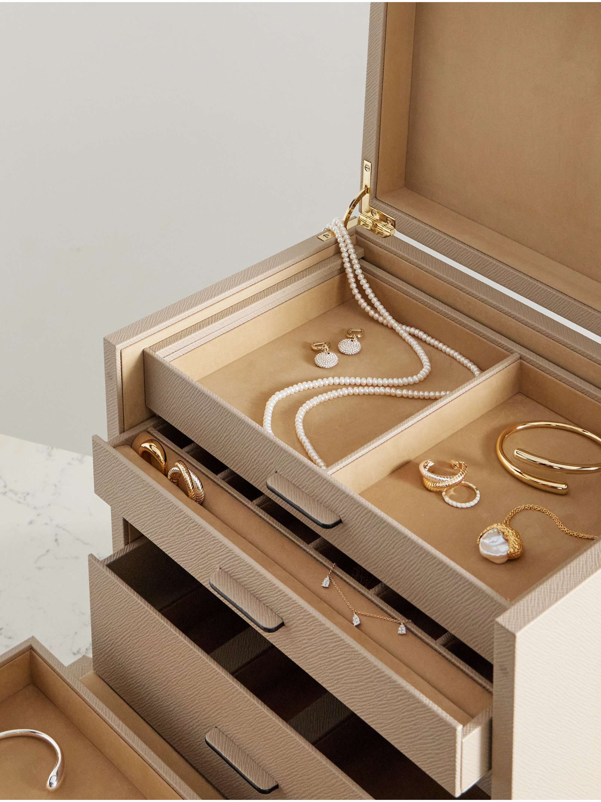 SMYTHSON