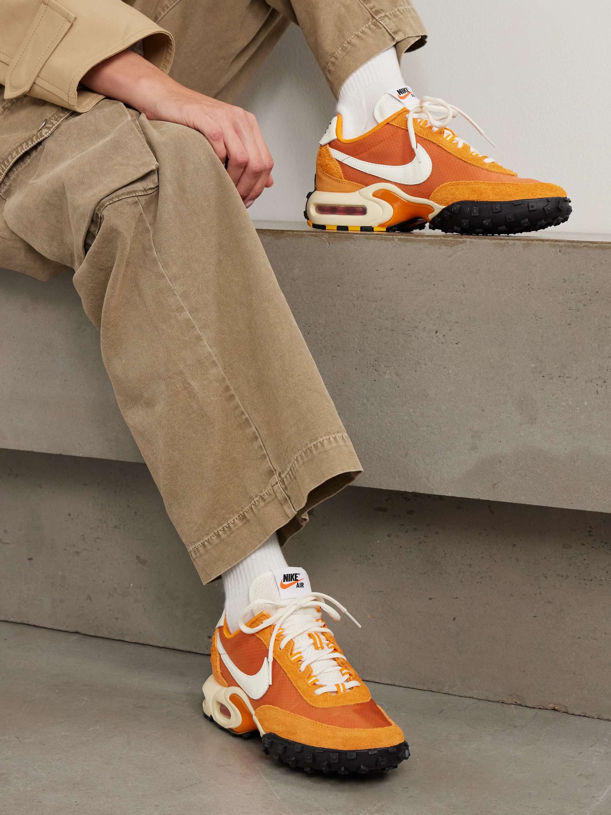 NIKE
