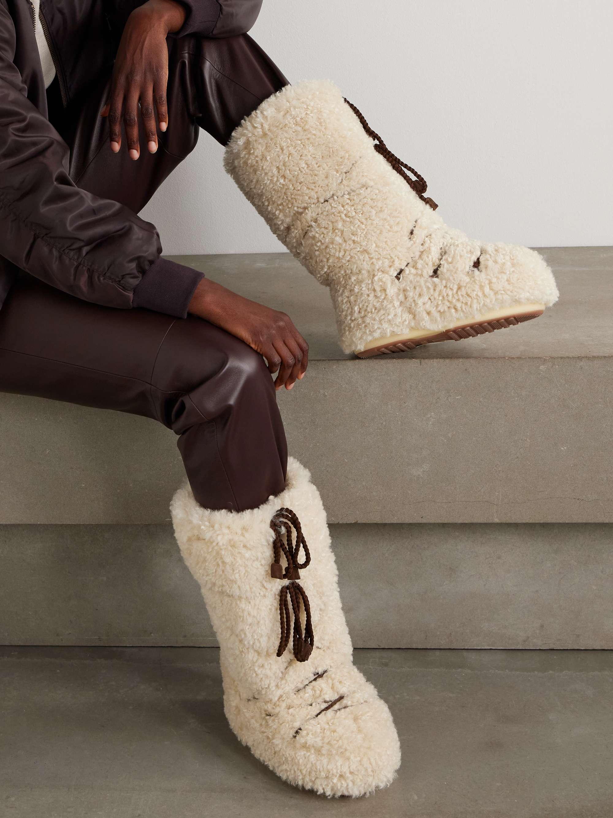 MOON BOOT