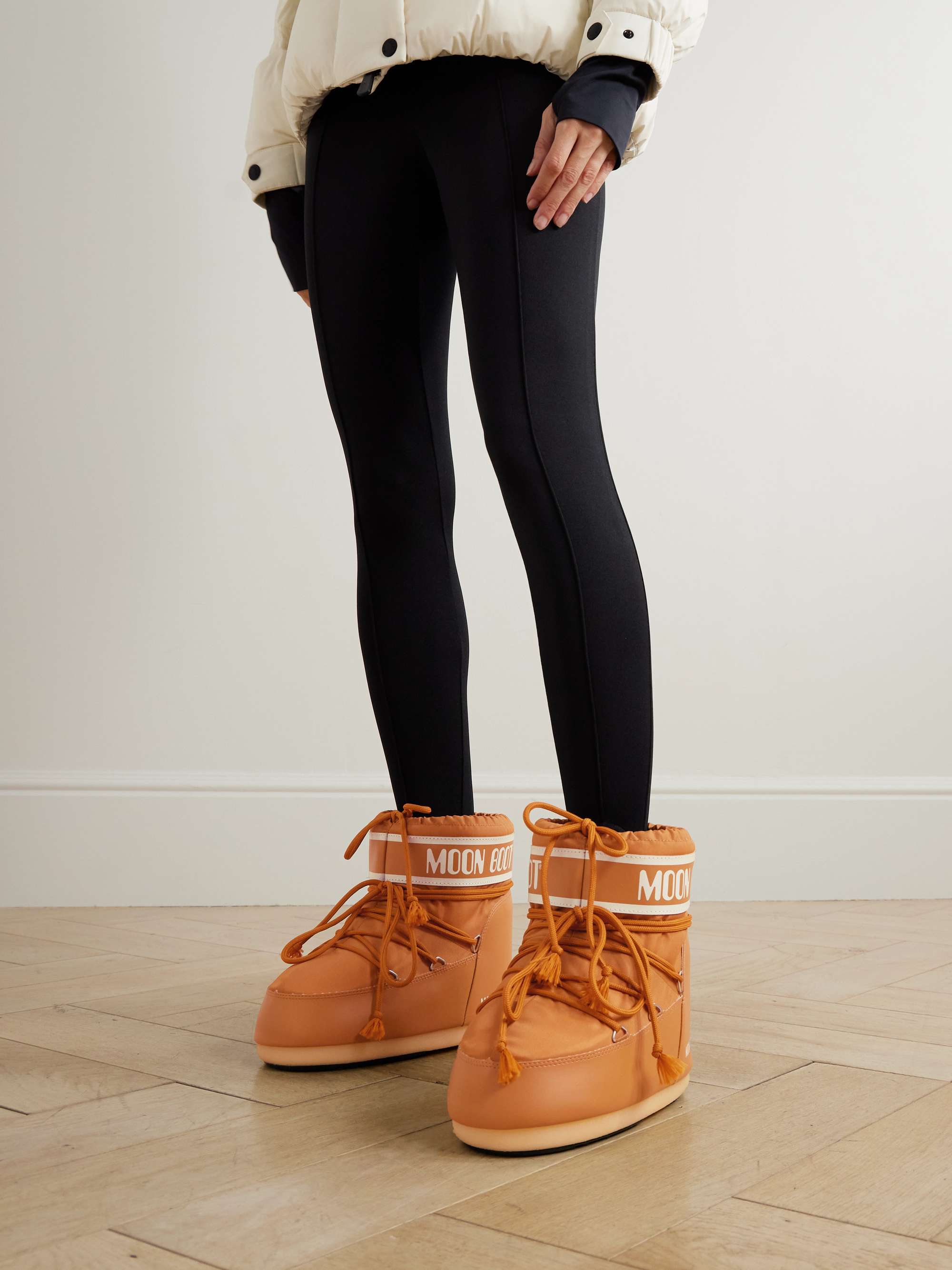 MOON BOOT