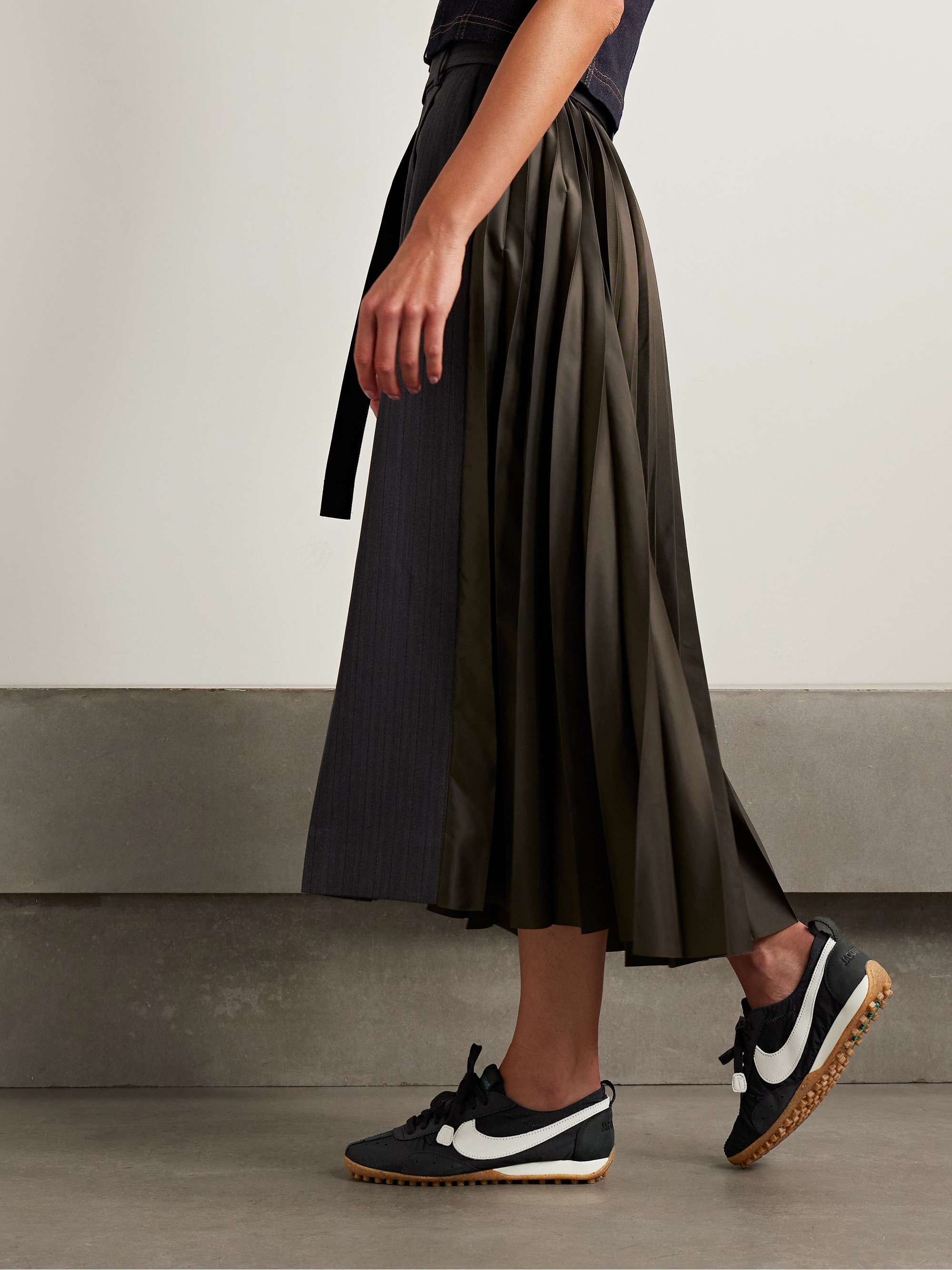 NIKE