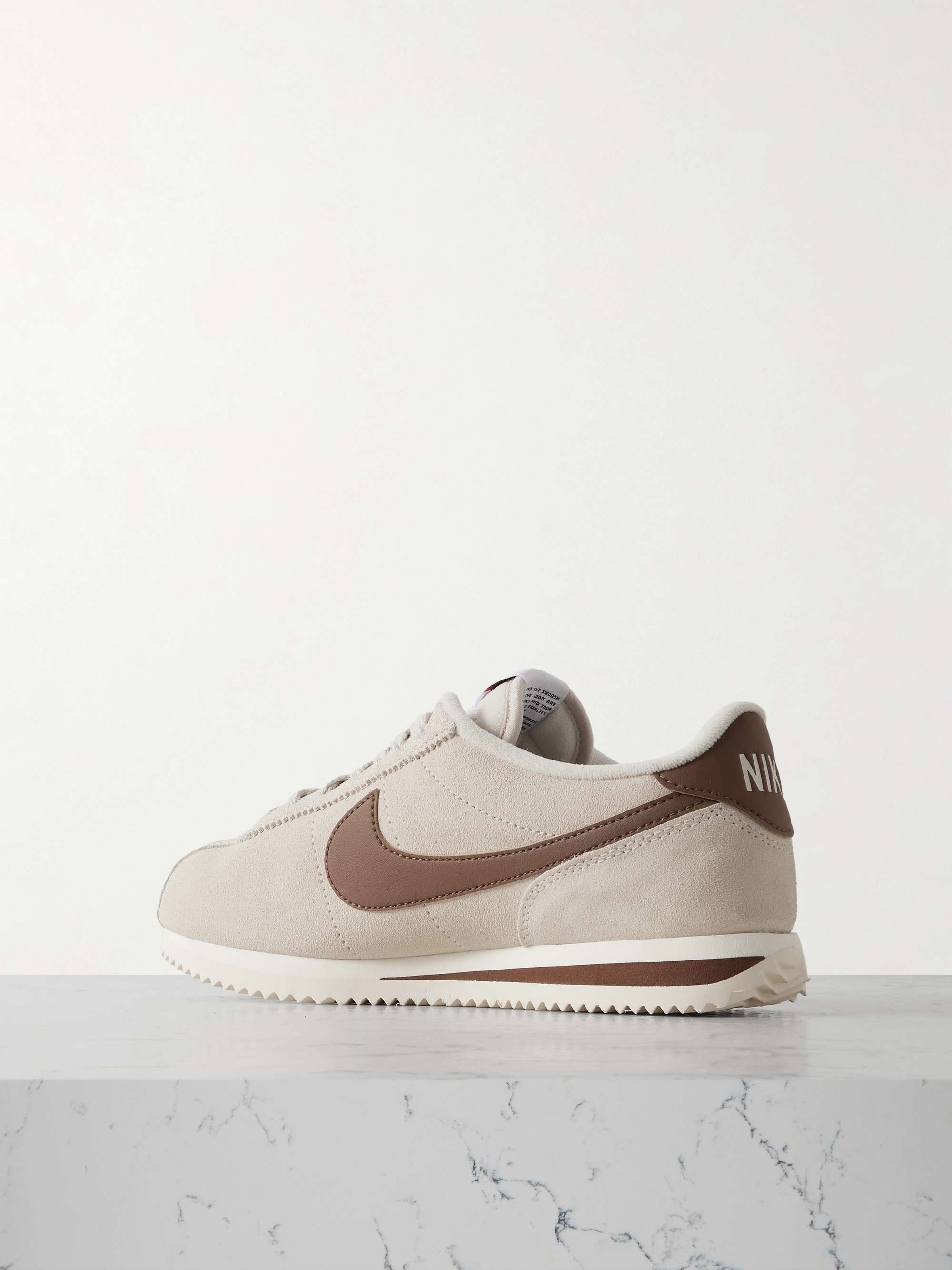 NIKE