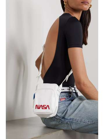 BALENCIAGA NASA Space Schultertasche aus recyceltem Nylon mit Stickerei