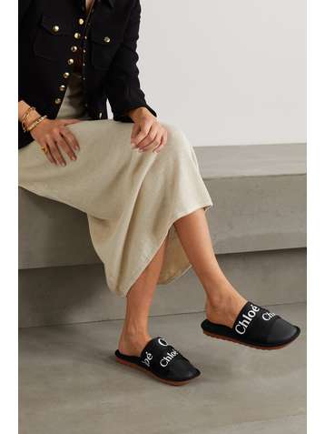 CHLOÉ Woody Slippers aus Canvas und Leder mit Logoprint