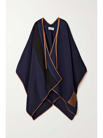 LOEWE Cape aus einer Mischung aus Leinen, Baumwolle und Seide in Knitteroptik mit Lederbesätzen und Streifen