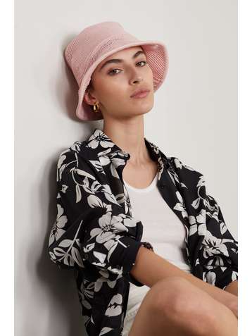 GUCCI Malibu leather-trimmed crocheted cotton bucket hat