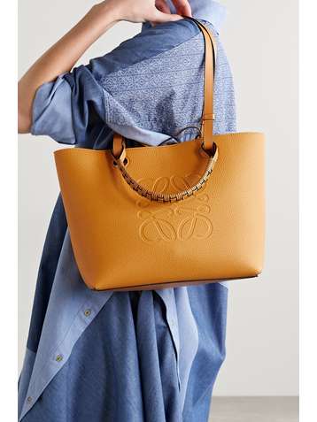 LOEWE Anagram kleine Tote aus strukturiertem Leder mit Prägung