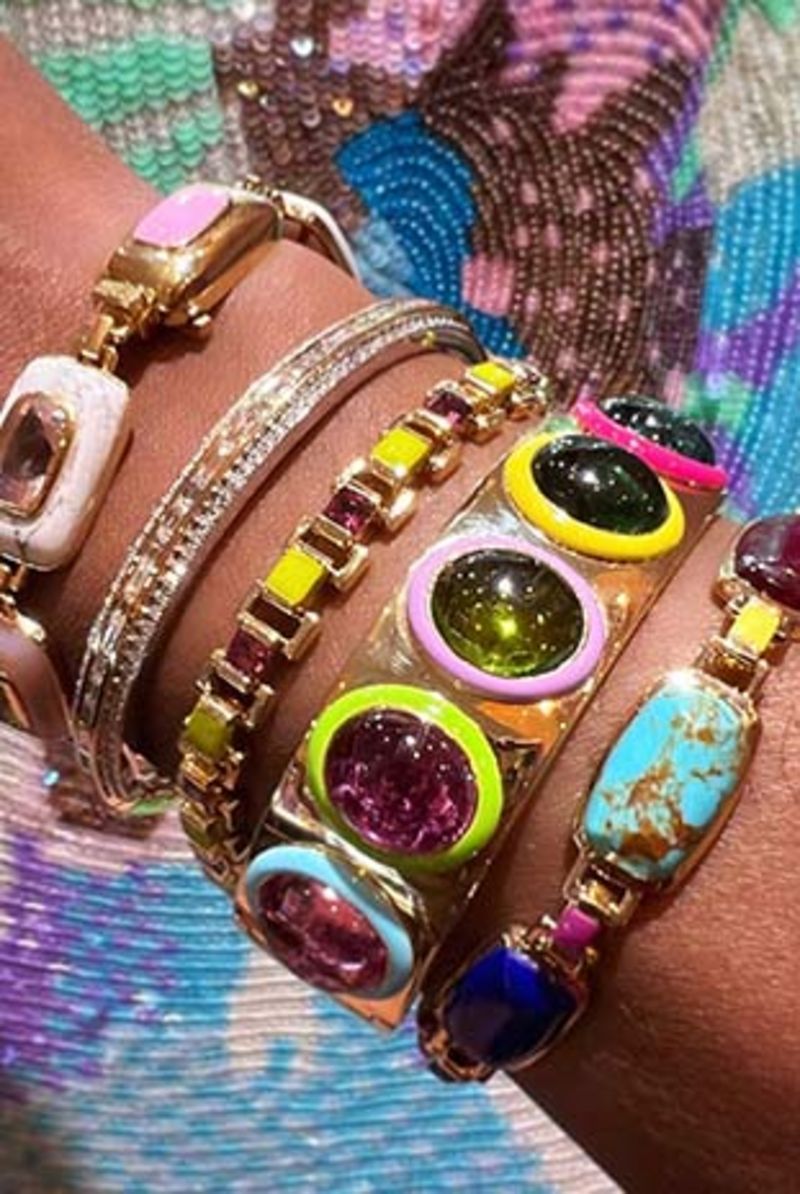 JewelryStacking_02_12SEP_Mobile_311x464