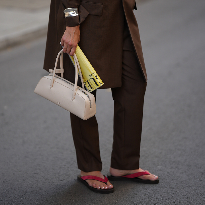CHLOÉ Striped leather-trimmed canvas shoulder bag | NET-A-PORTER