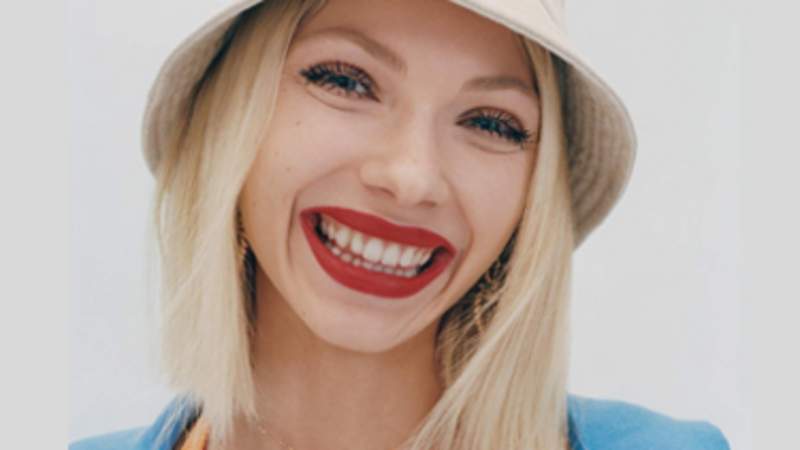 Tavi Gevinson _01_JUL11_Exitgate Mobile_375x211