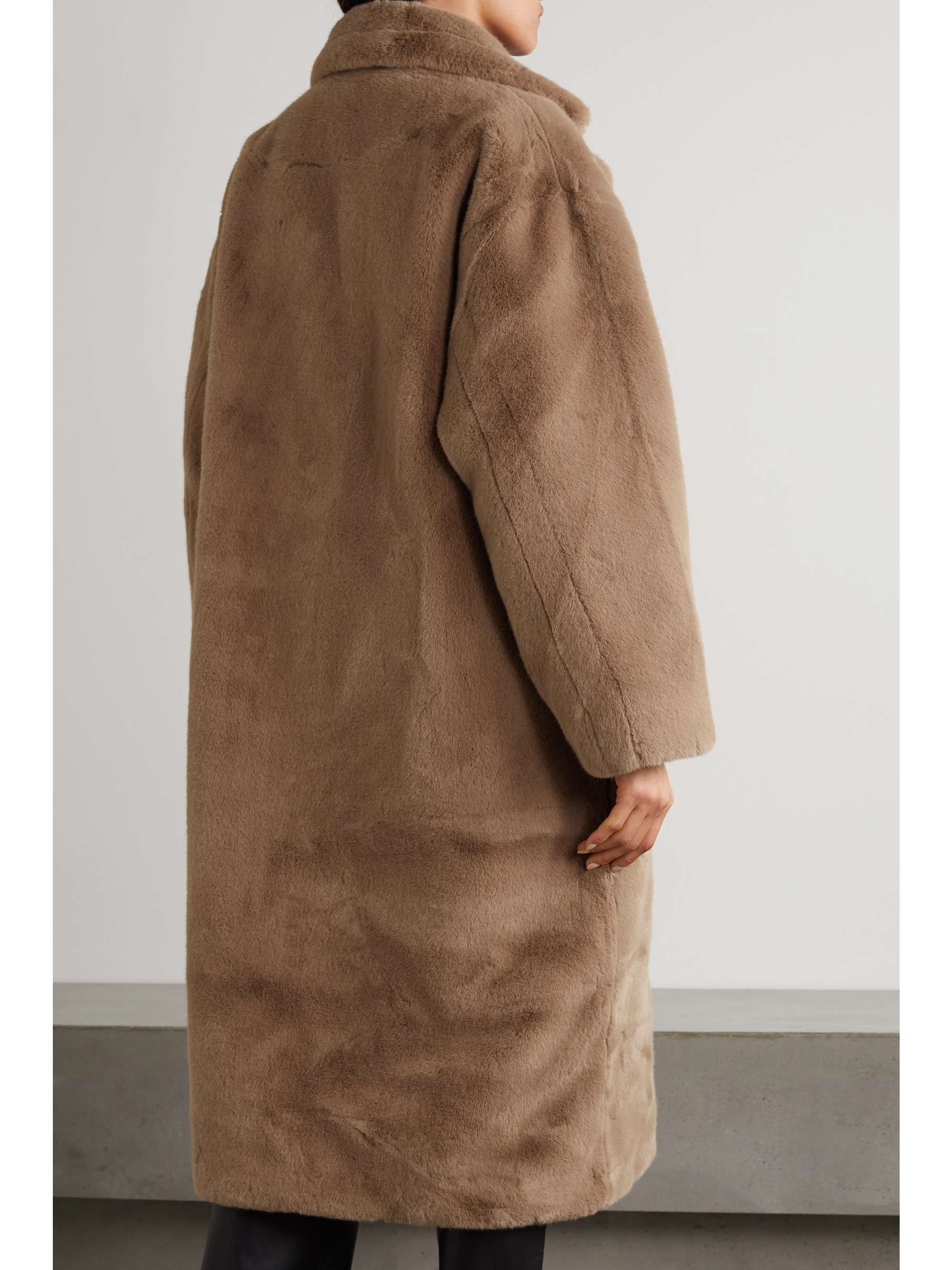 stand faux fur