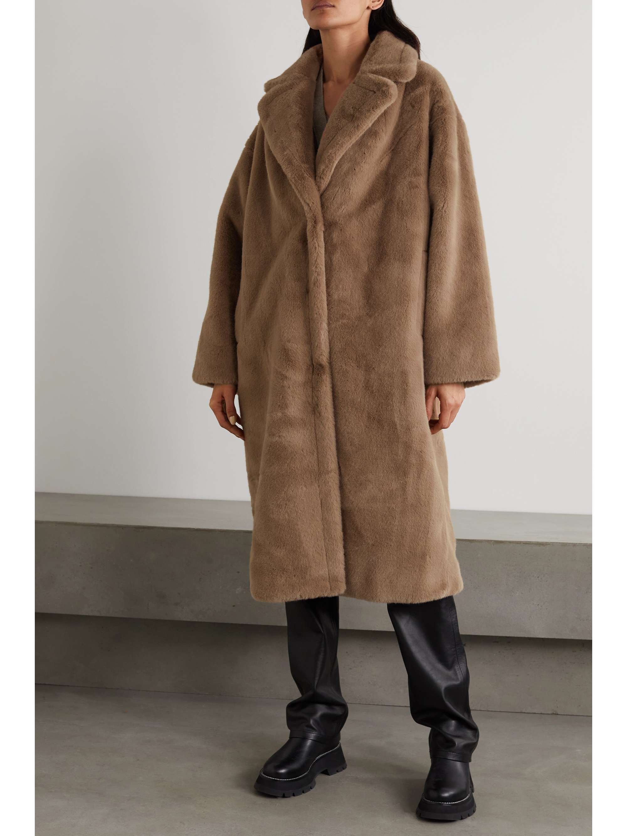 stand faux fur