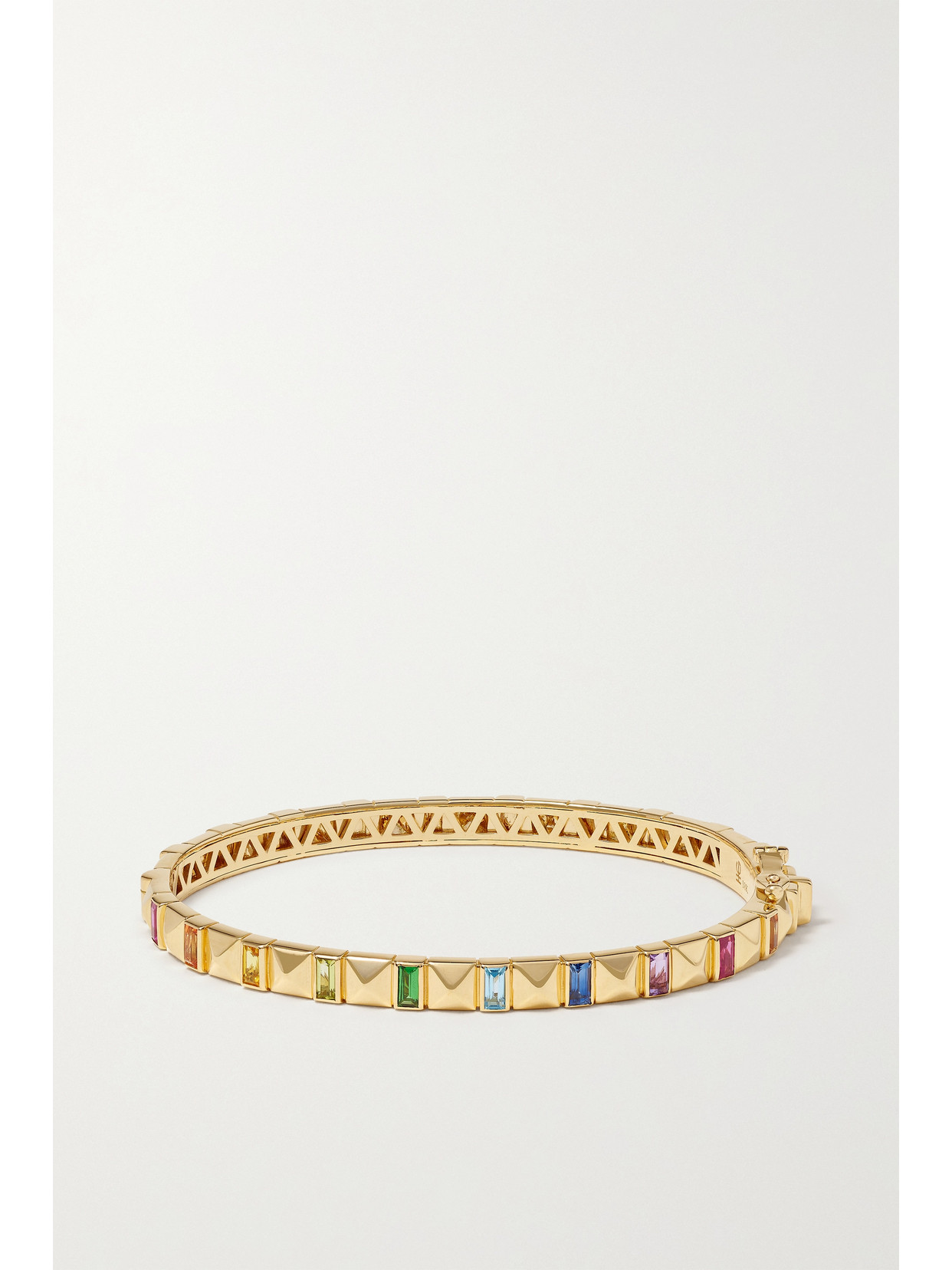Harwell Godfrey 18kt Yellow Gold Pyramid Stud Sapphire Bangle Bracelet In Gold