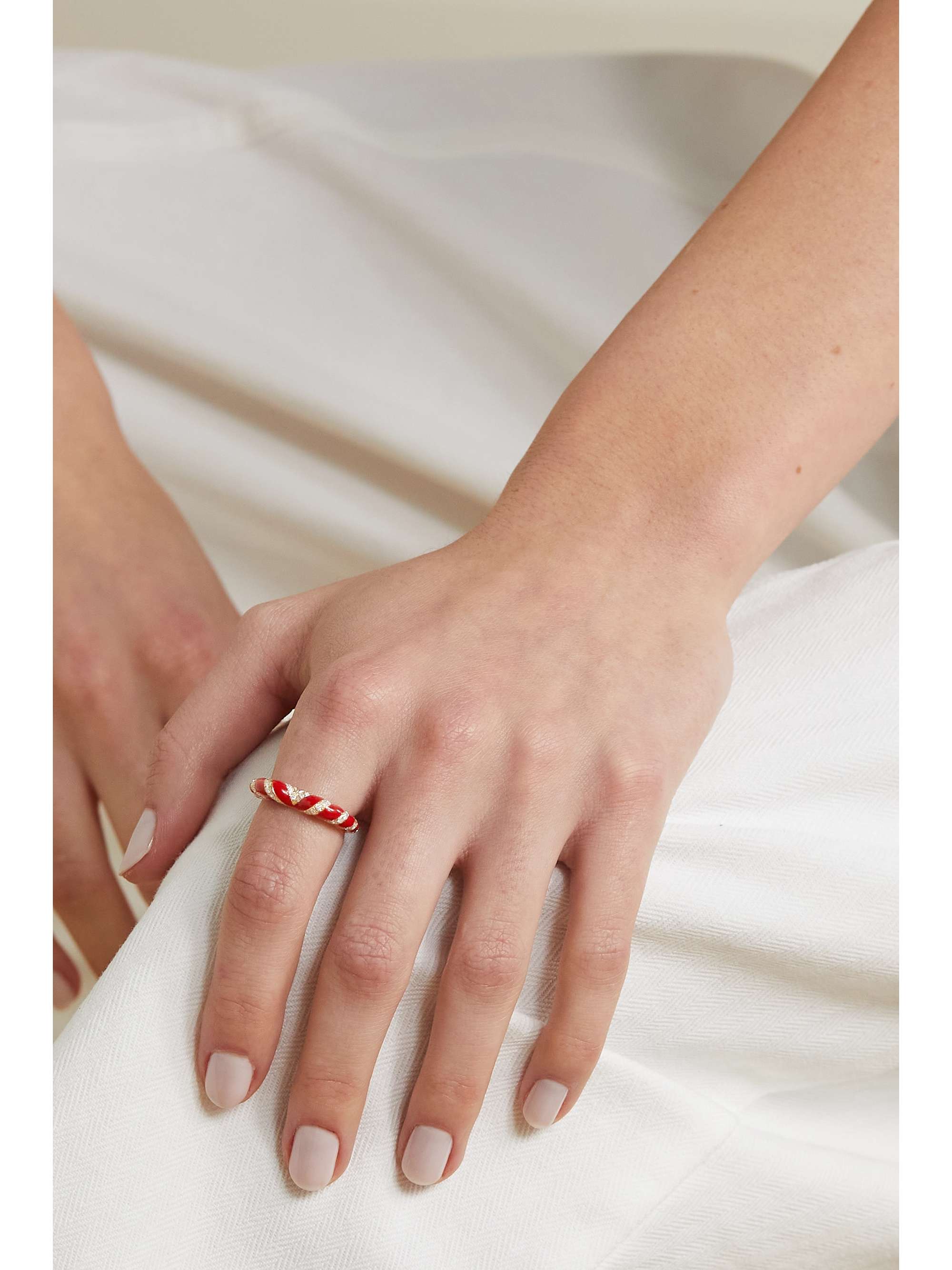 YVONNE LÉON Ring aus 9 Karat Gold mit Emaille und Diamanten
