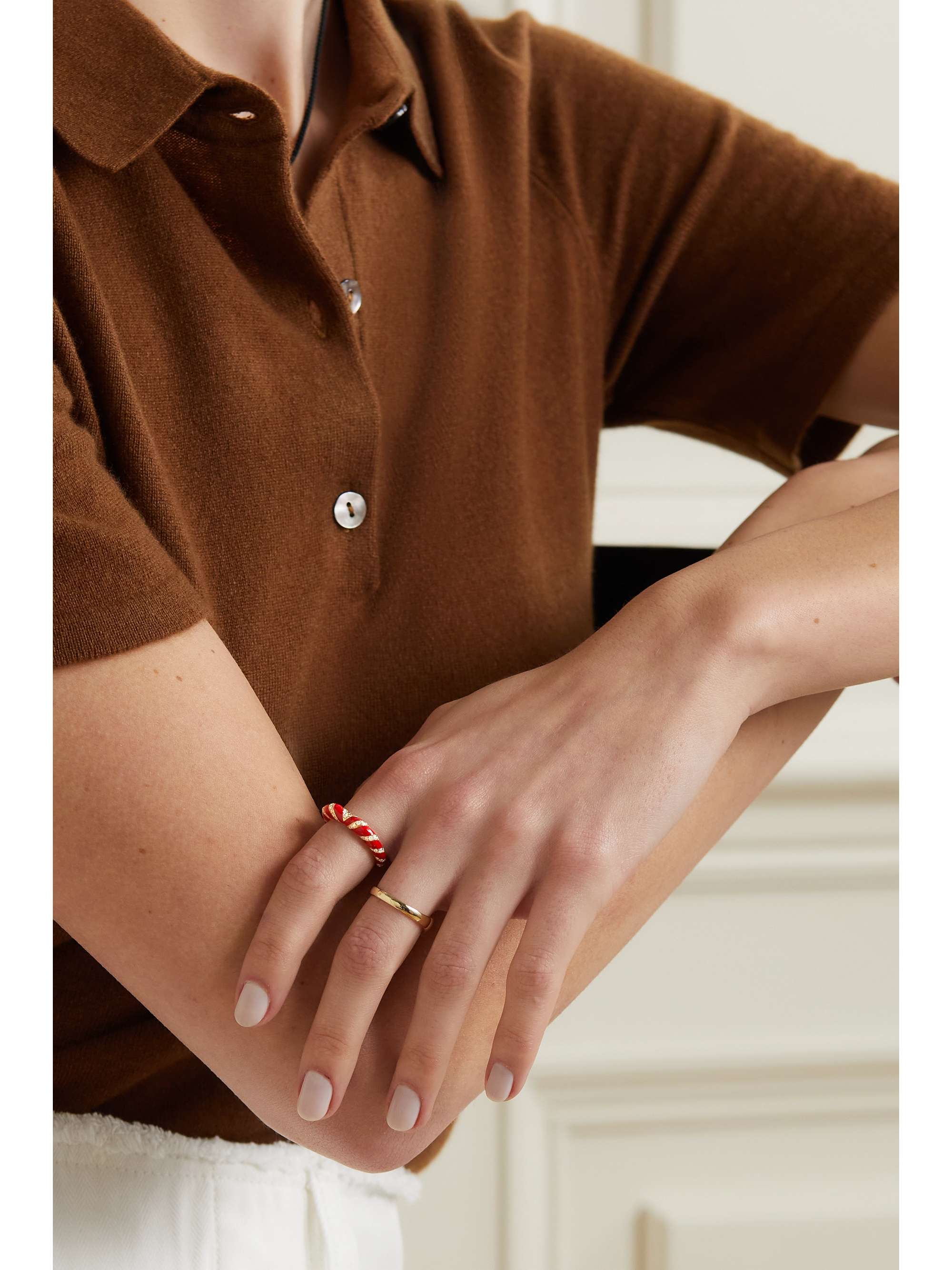 YVONNE LÉON Ring aus 9 Karat Gold mit Emaille und Diamanten