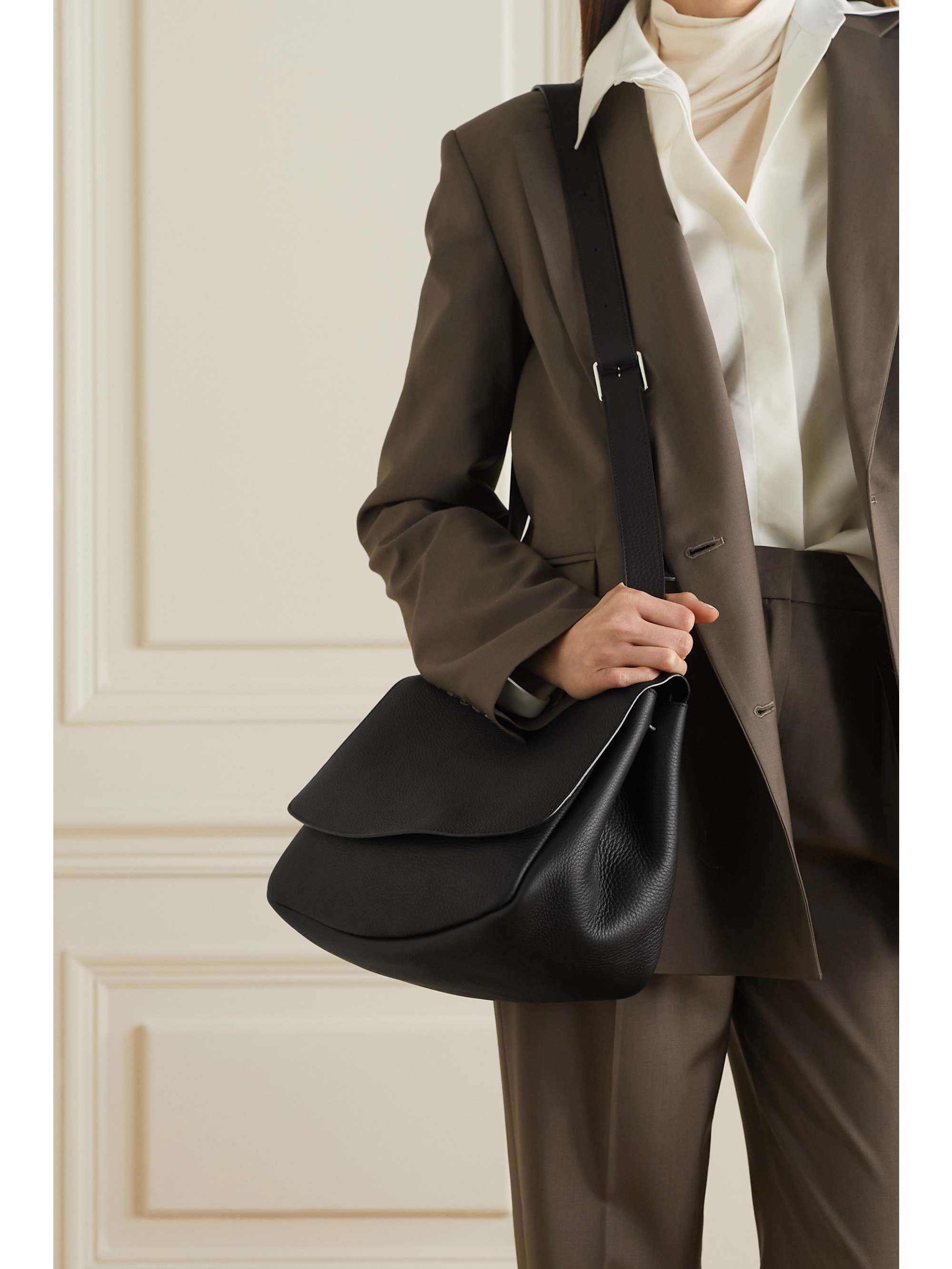 THE ROW Sac porté épaule en cuir texturé Mail Small
