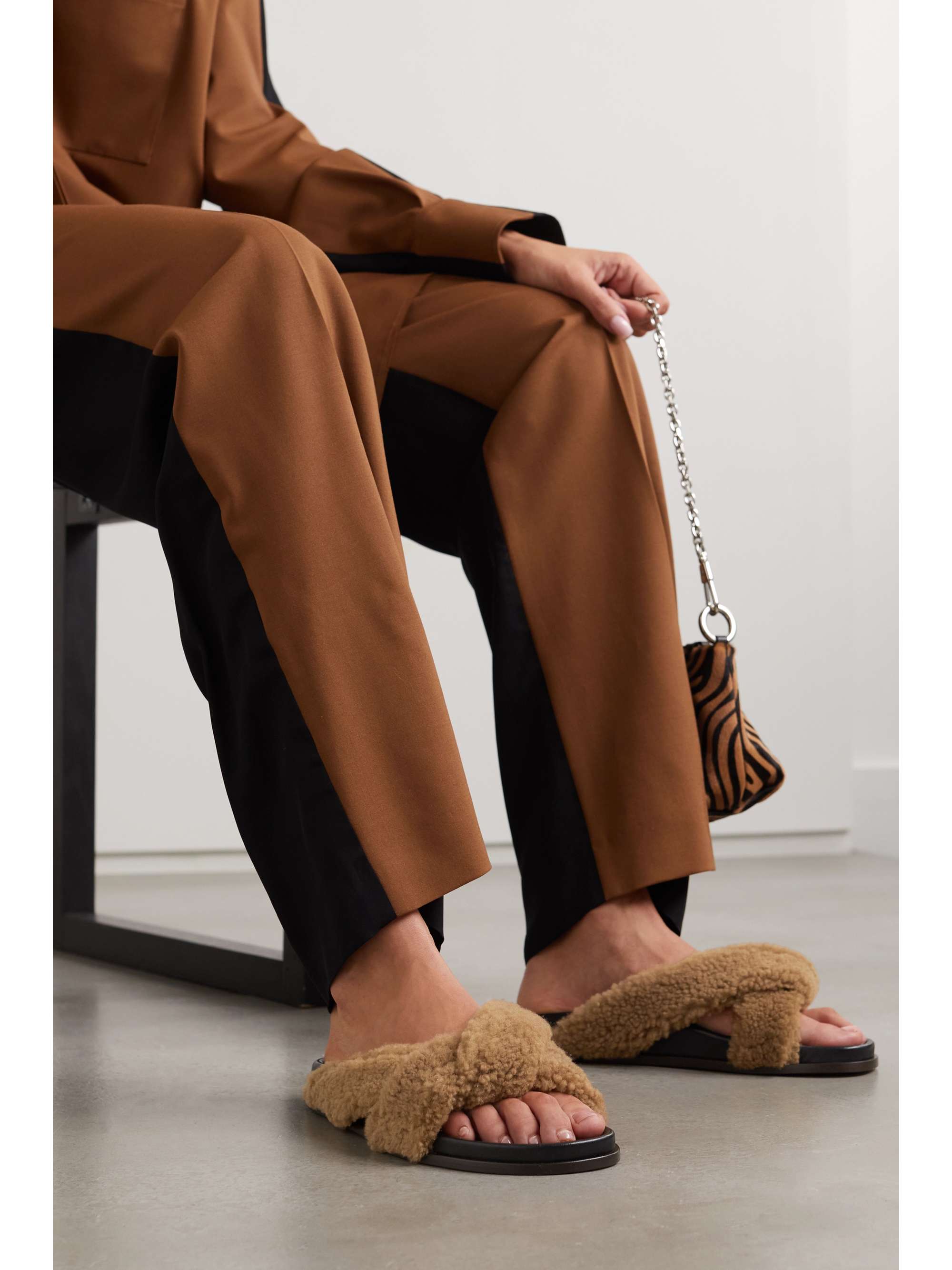 Chloe kerenn online shearling slides