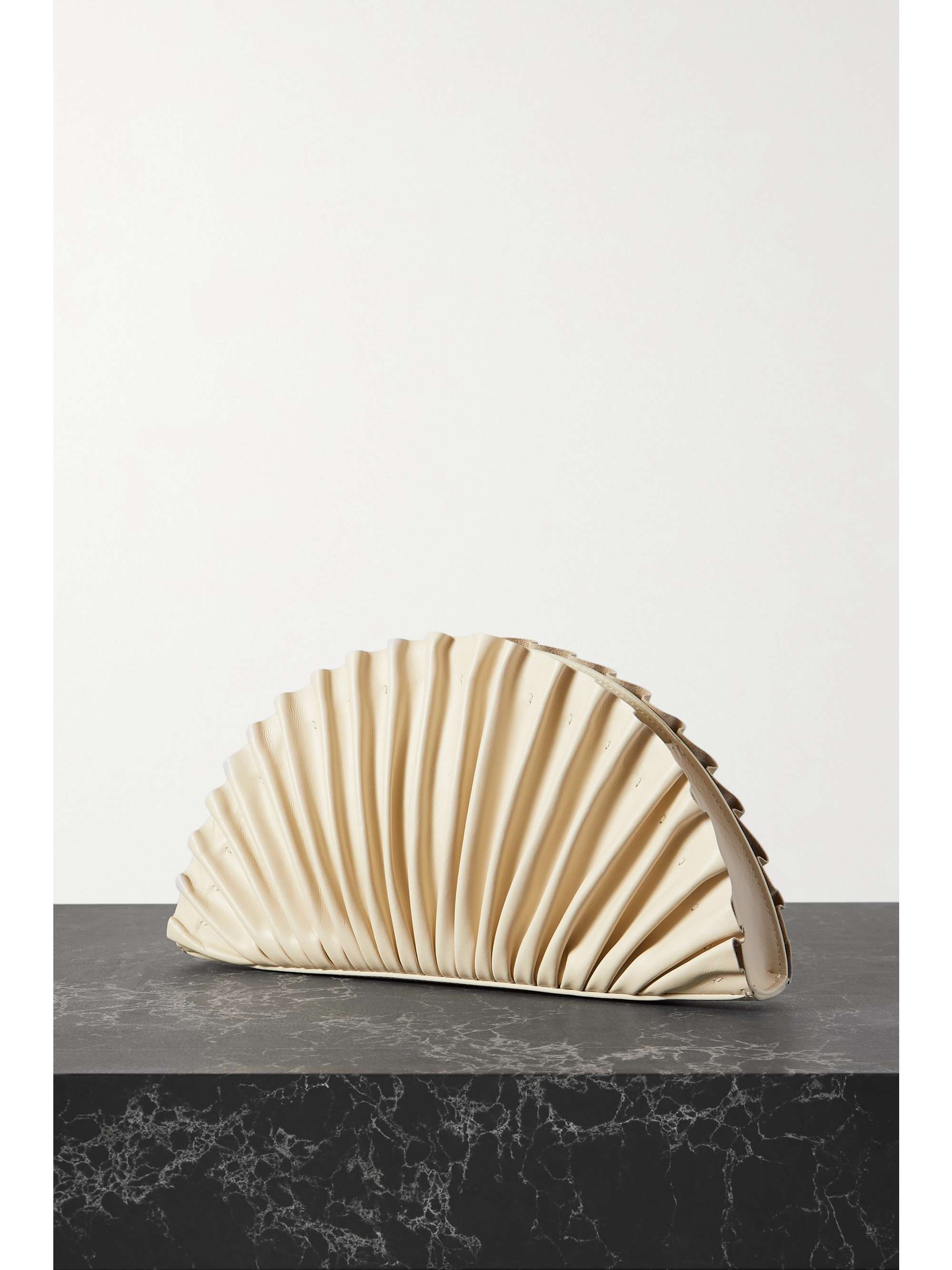 CULT GAIA Nala Clutch aus Leder mit Falten