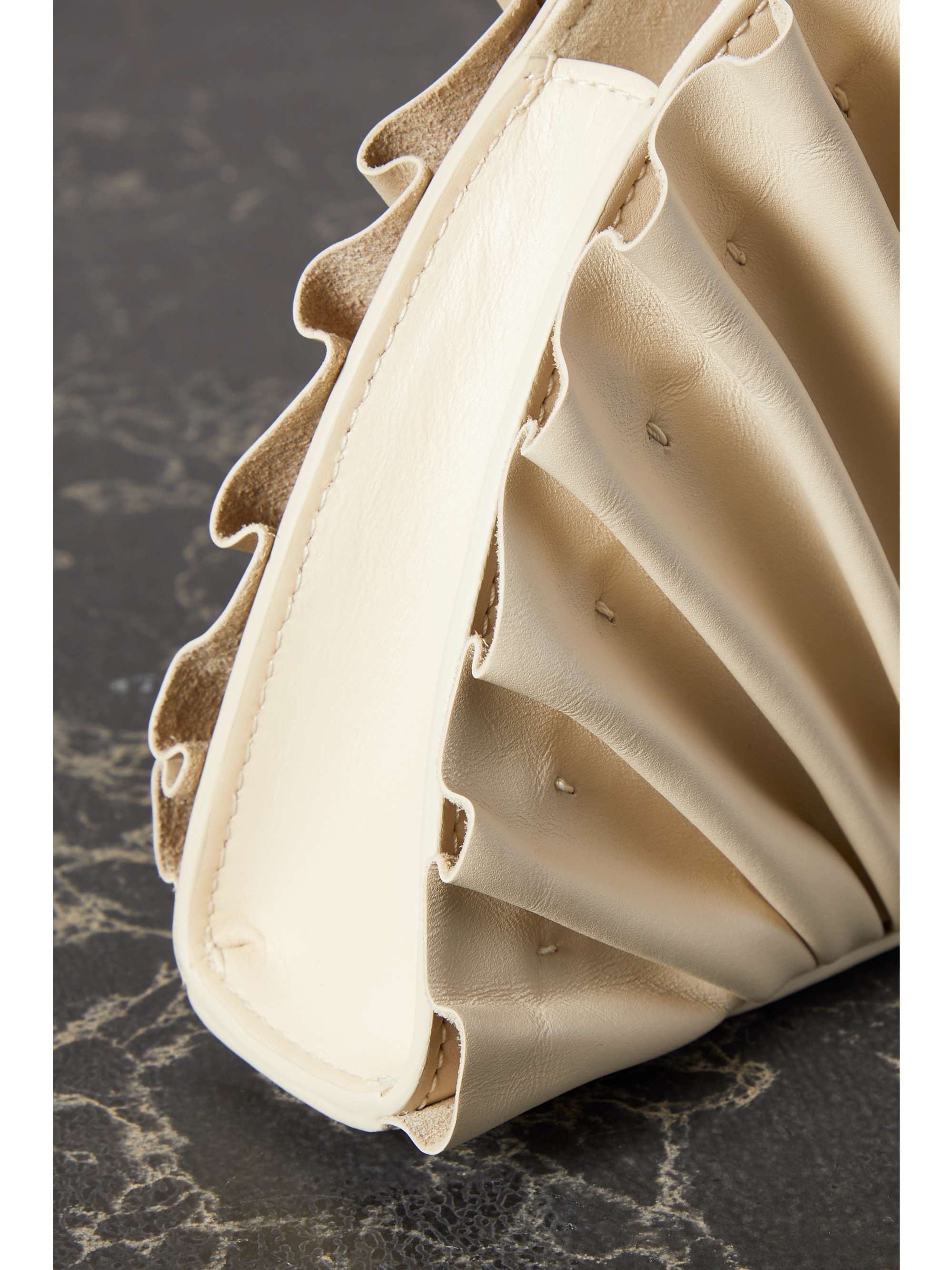 CULT GAIA Nala Clutch aus Leder mit Falten