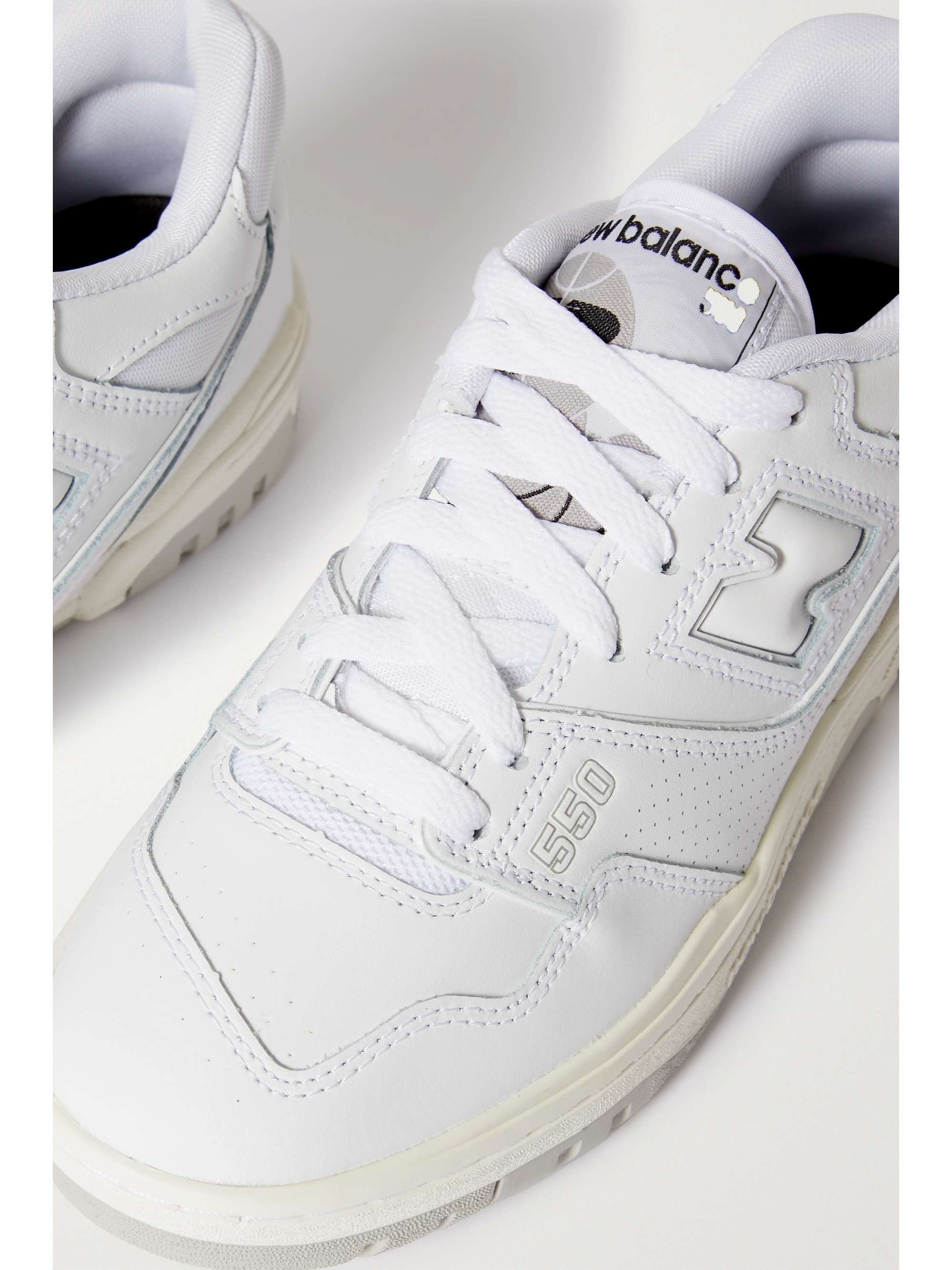 550 Leather Sneakers in White - New Balance