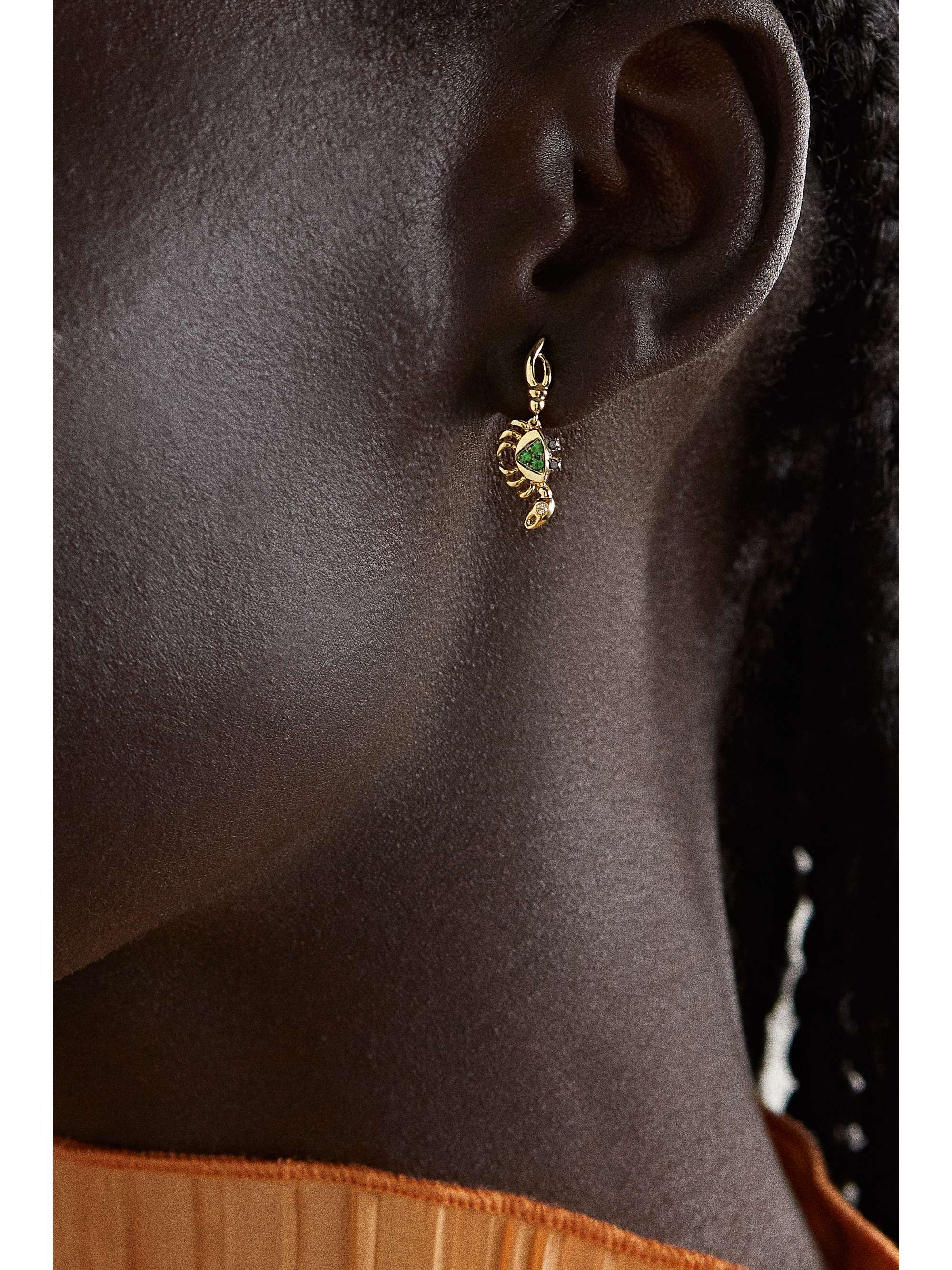 YVONNE LÉON 9-karat gold, tsavorite and diamond earring