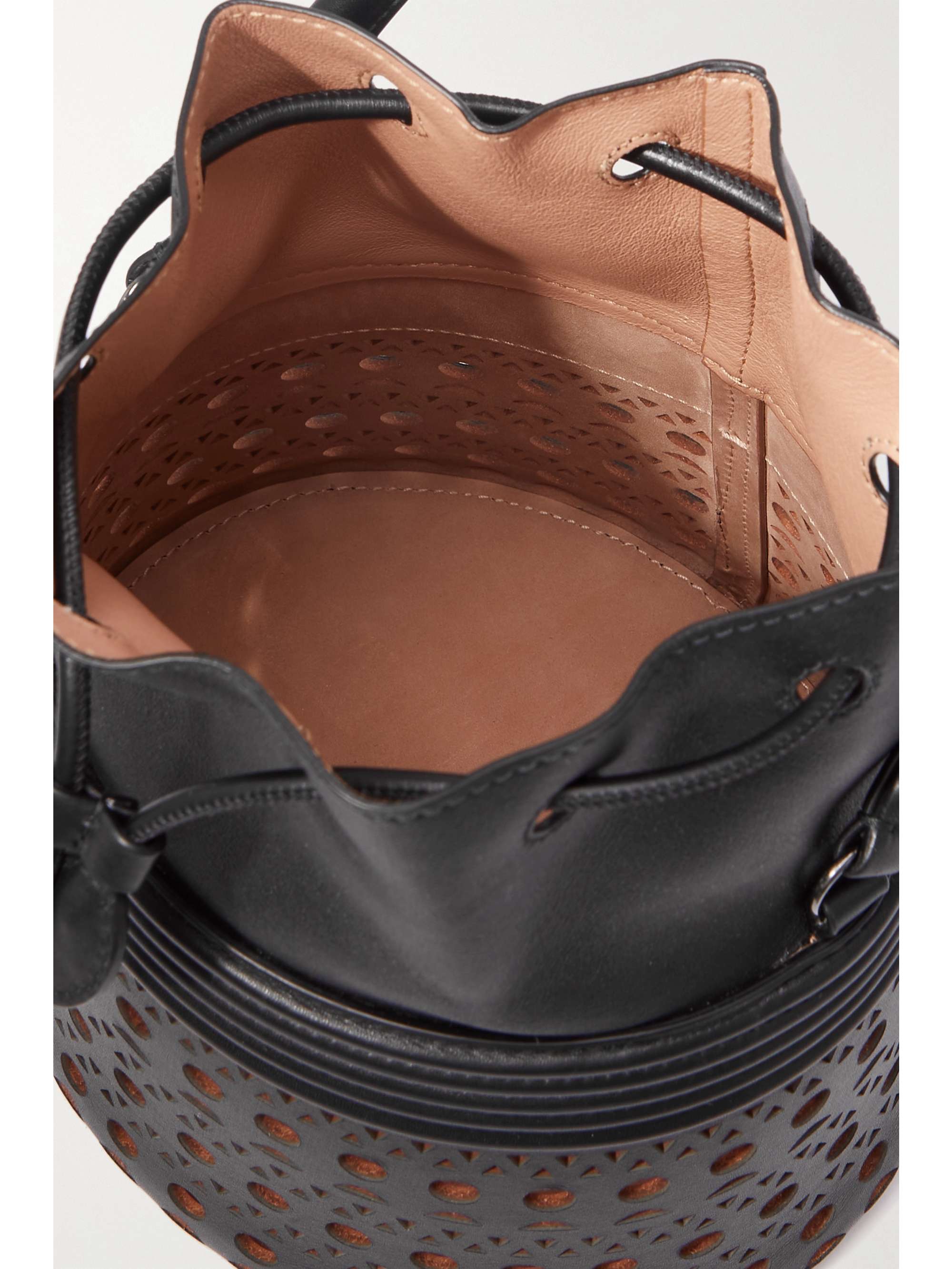 ALAÏA Bucket Corset Tasche aus lasergeschnittenem Leder