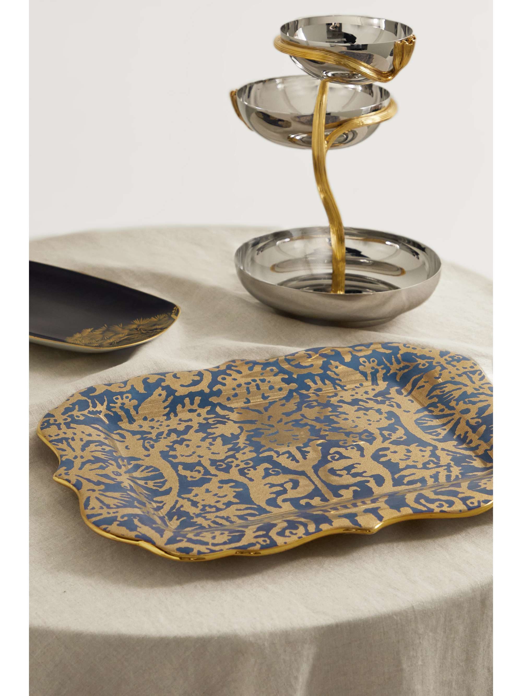 L'OBJET Fortuny Pergolesi 41cm gold-plated earthenware tray