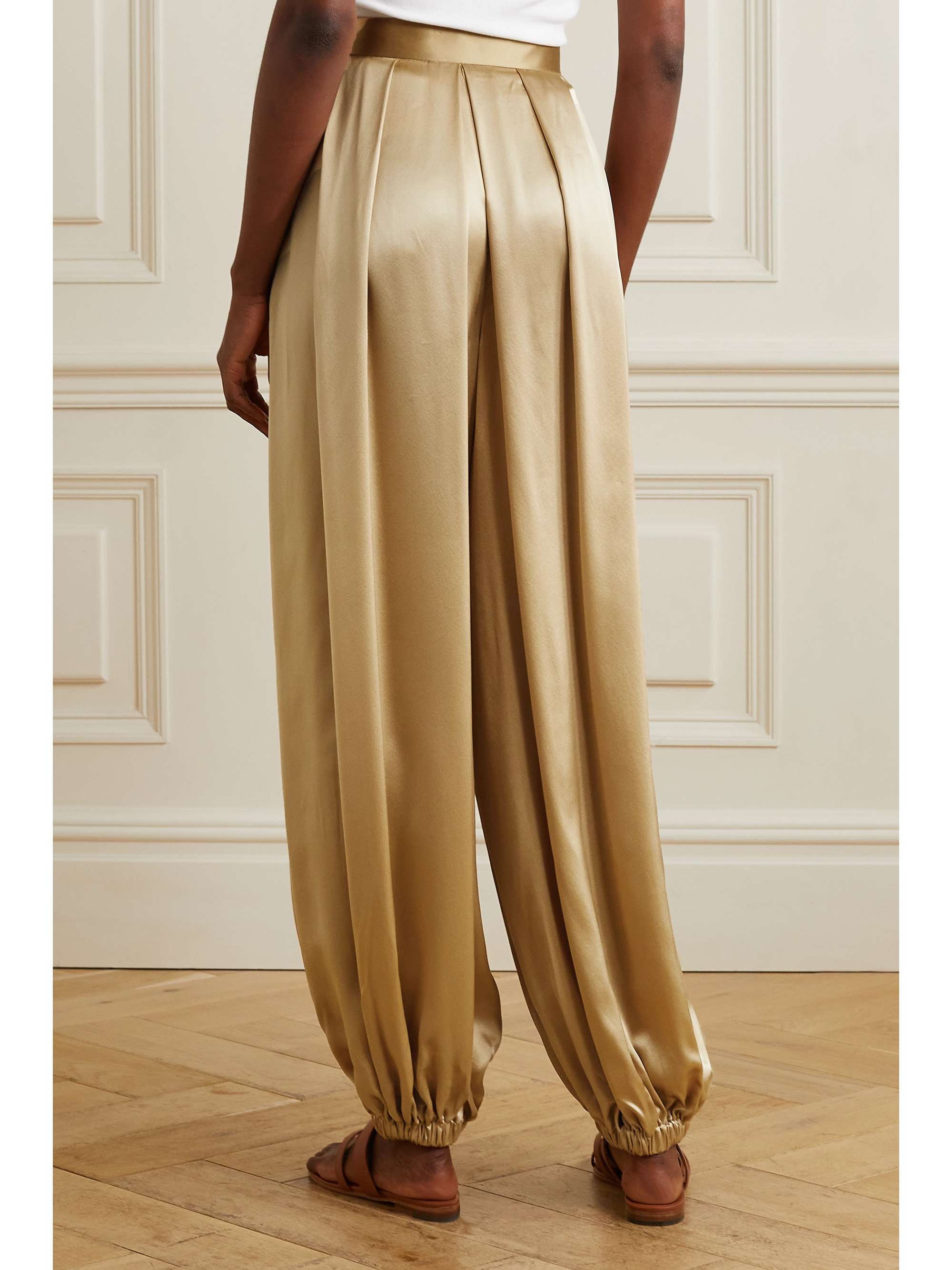 Gold Pleated silk-satin tapered pants 