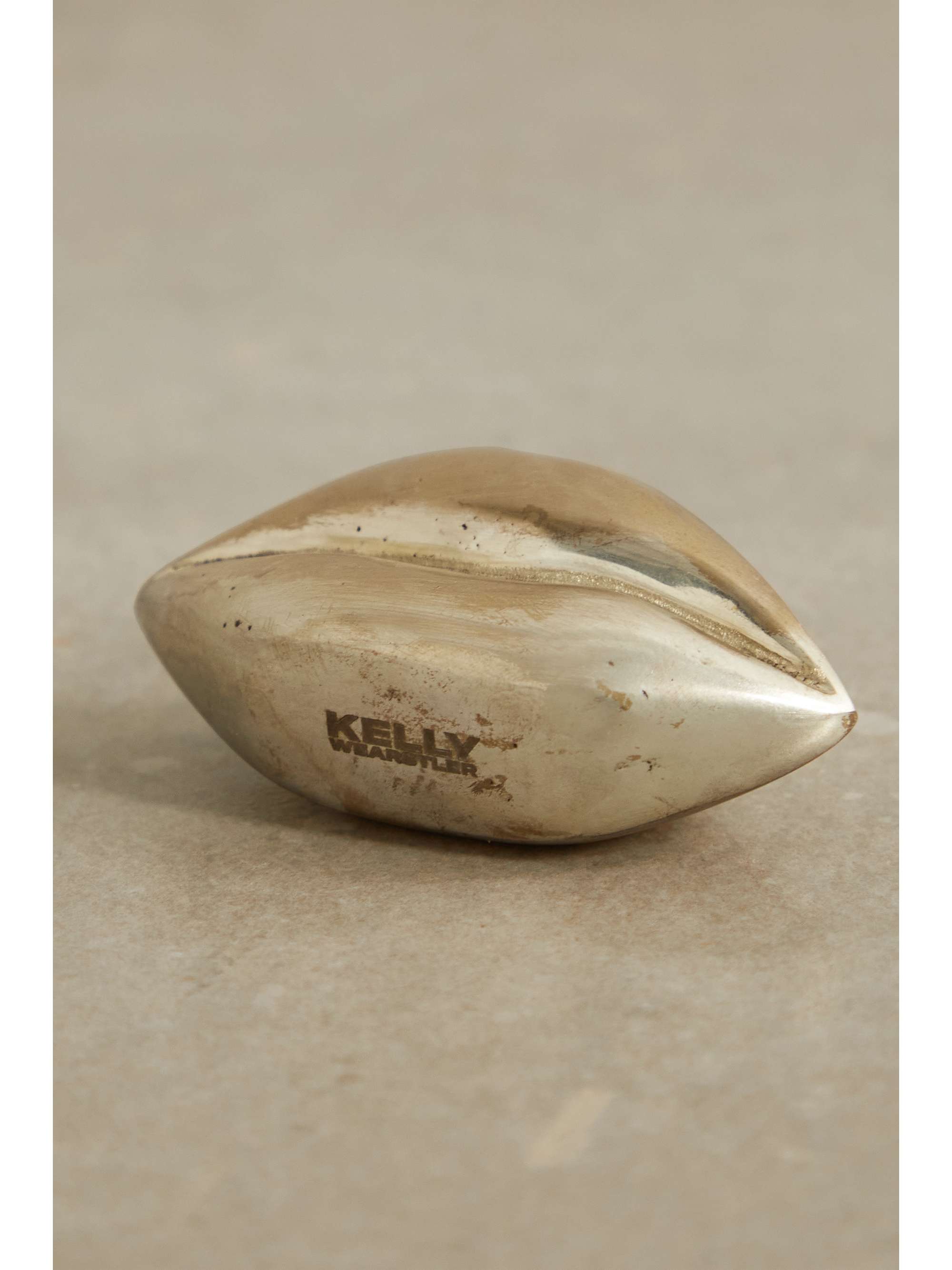 KELLY WEARSTLER Classic Mini Kiss brass ornament