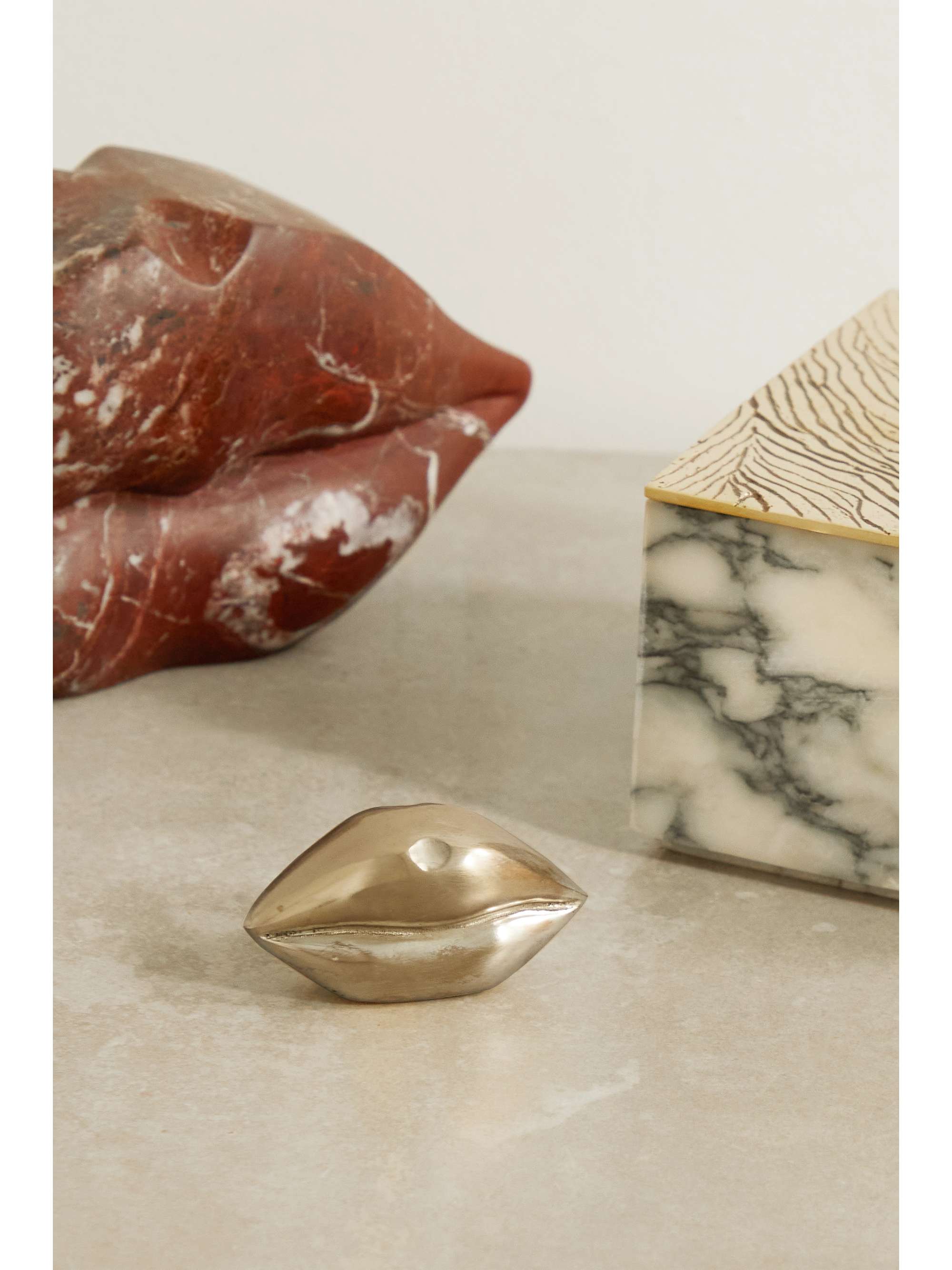 KELLY WEARSTLER Classic Mini Kiss brass ornament