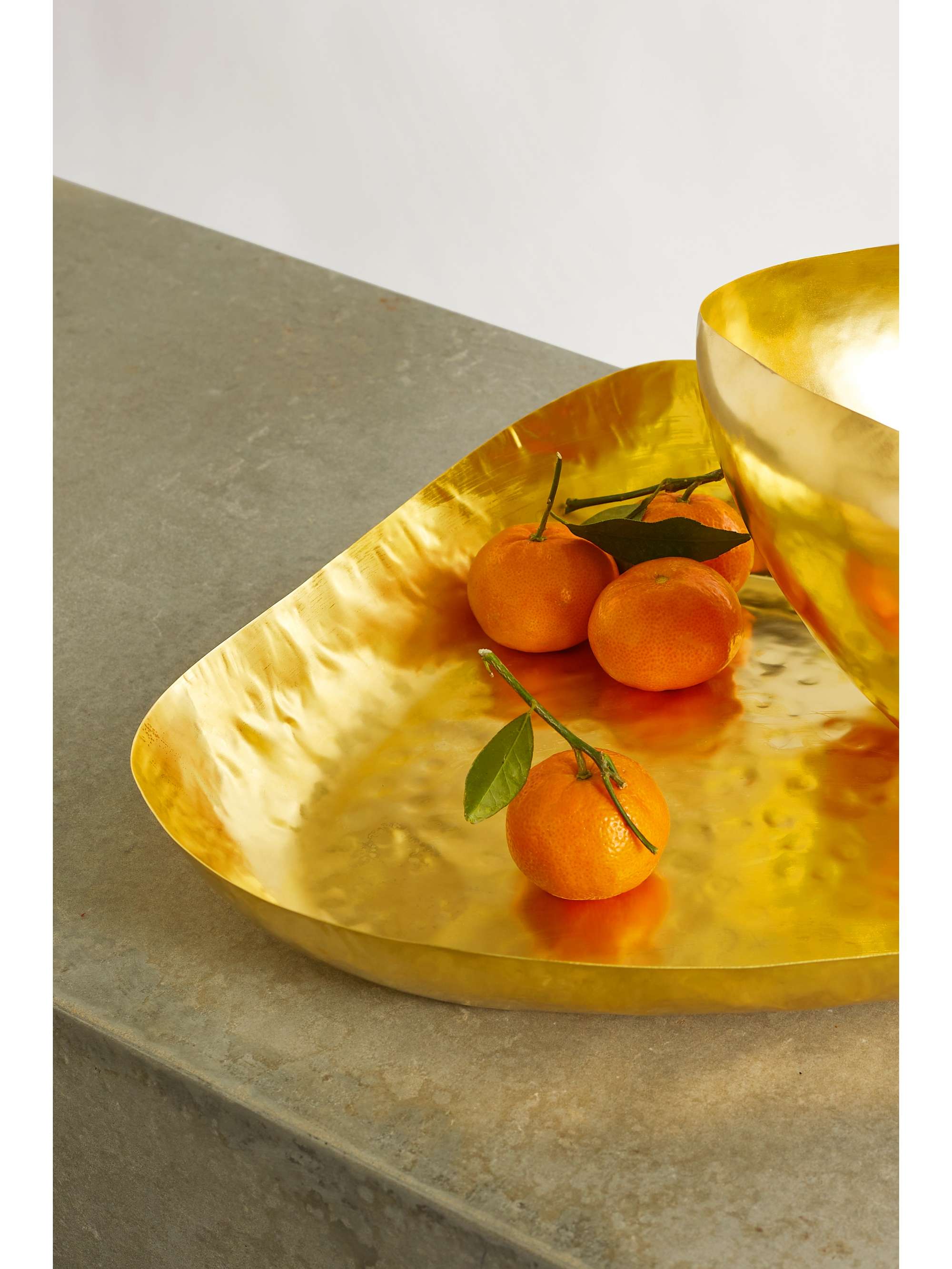 TOM DIXON Bash hammered-brass tray
